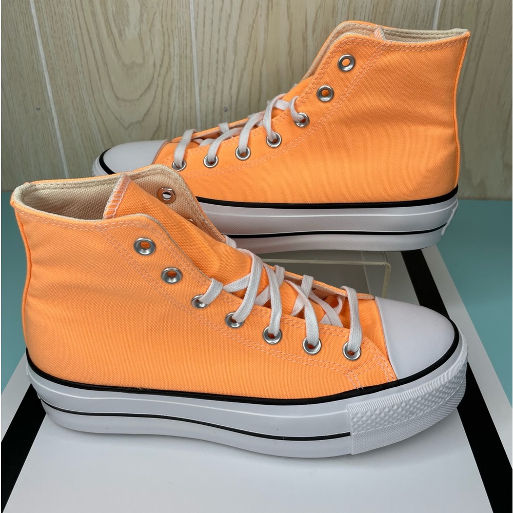 SOLD Converse Chuck Taylor All Star Lift Women's Platform High-Tops - Peach Beam - Picture 2 of 8